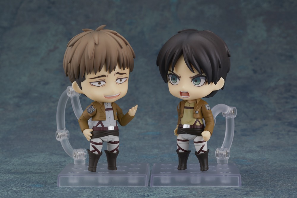 「ねんどろいど ジャン・キルシュタイン」と別売りの「ねんどろいど エレン・イェーガー」を並べた様子。