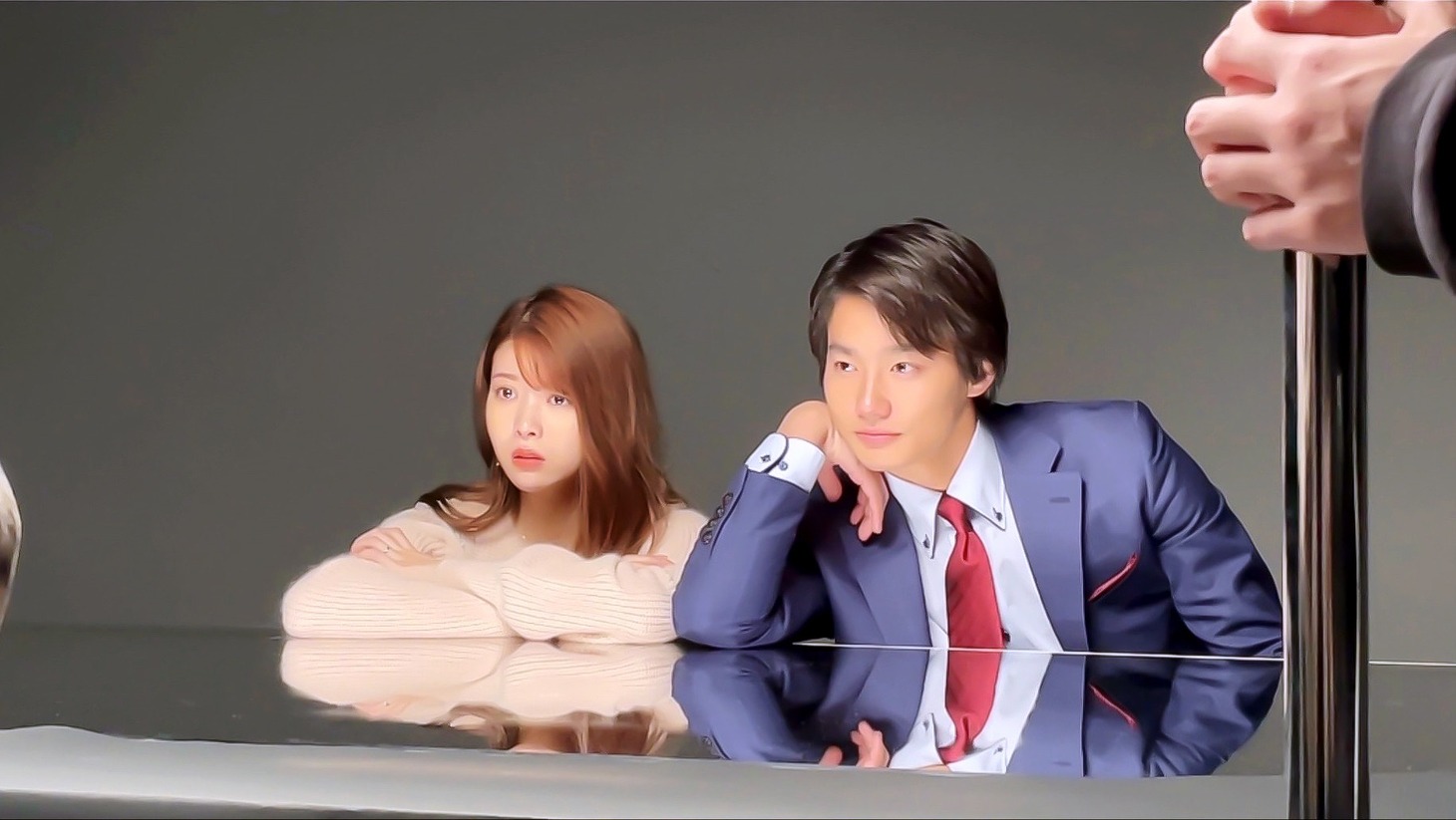 ドラマ「夫を社会的に抹殺する5つの方法」メインビジュアルの撮影オフショット。