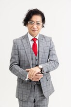 山崎銀之丞扮する紺野悟。