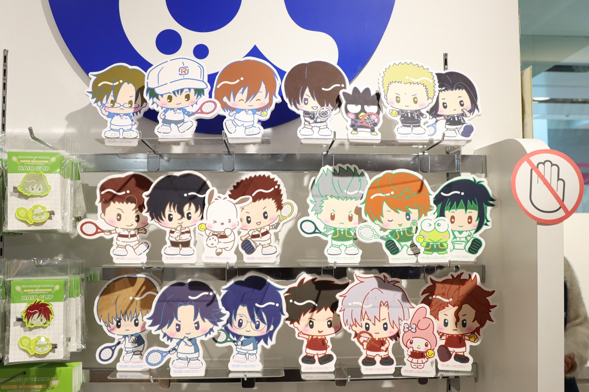 「新テニスの王子様×サンリオキャラクターズ -SERVICE PLAY！-」ポップアップコーナーの様子。