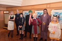 舞台「リコリス・リコイル」の囲み取材より。前列左から中原ミズキ役の石井美絵子、井ノ上たきな役の本西彩希帆（劇団4ドル50セント）、錦木千束役の河内美里、クルミ役の大渕野々花。後列左から吉松シンジ役の小野健斗、真島役の仲田博喜、ミカ役の北村圭吾。