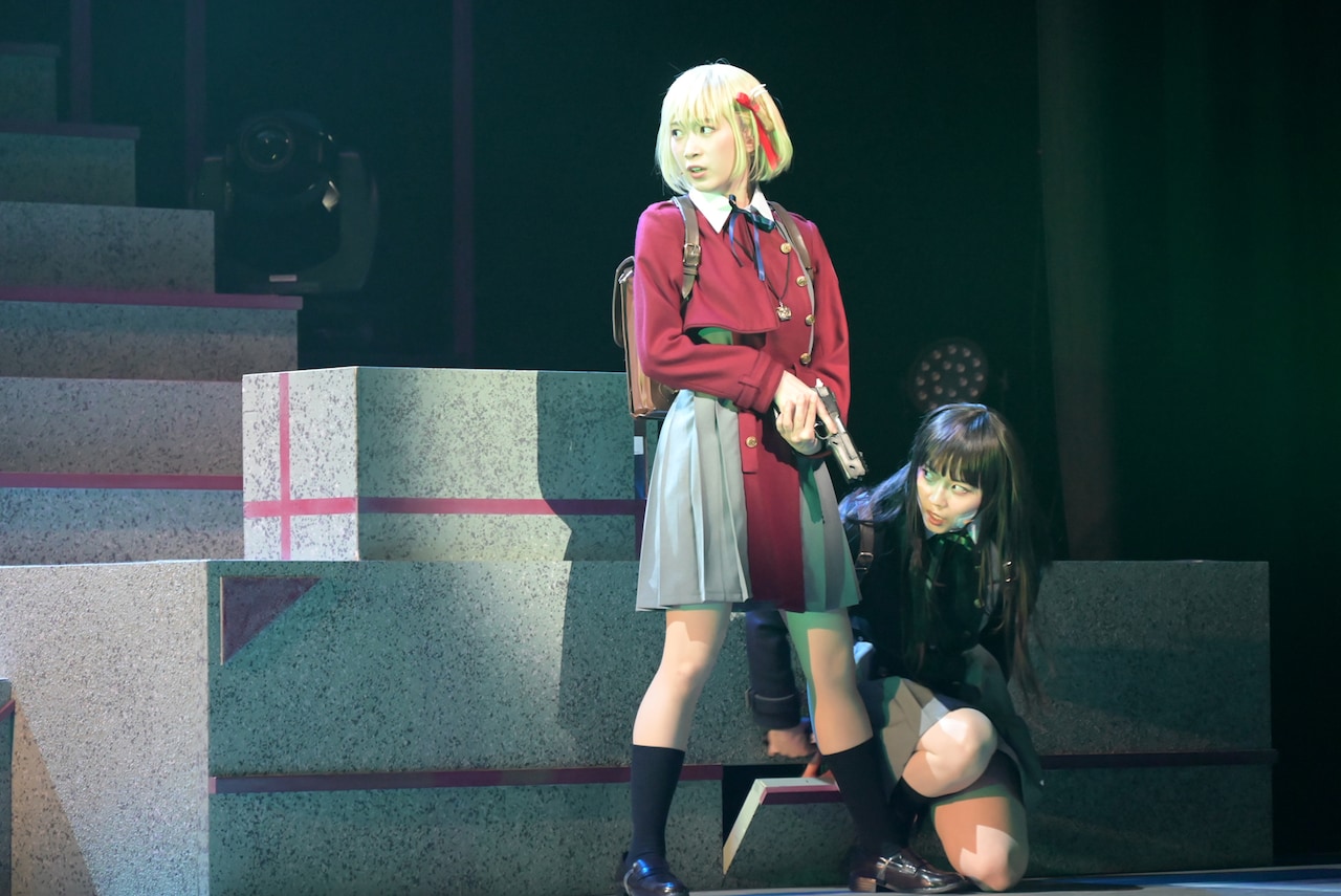 舞台「リコリコ」開幕！見どころは原作キャラとのそっくり具合、水族館でのあの動きも