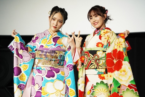 左からJUNNA、鈴木みのり。