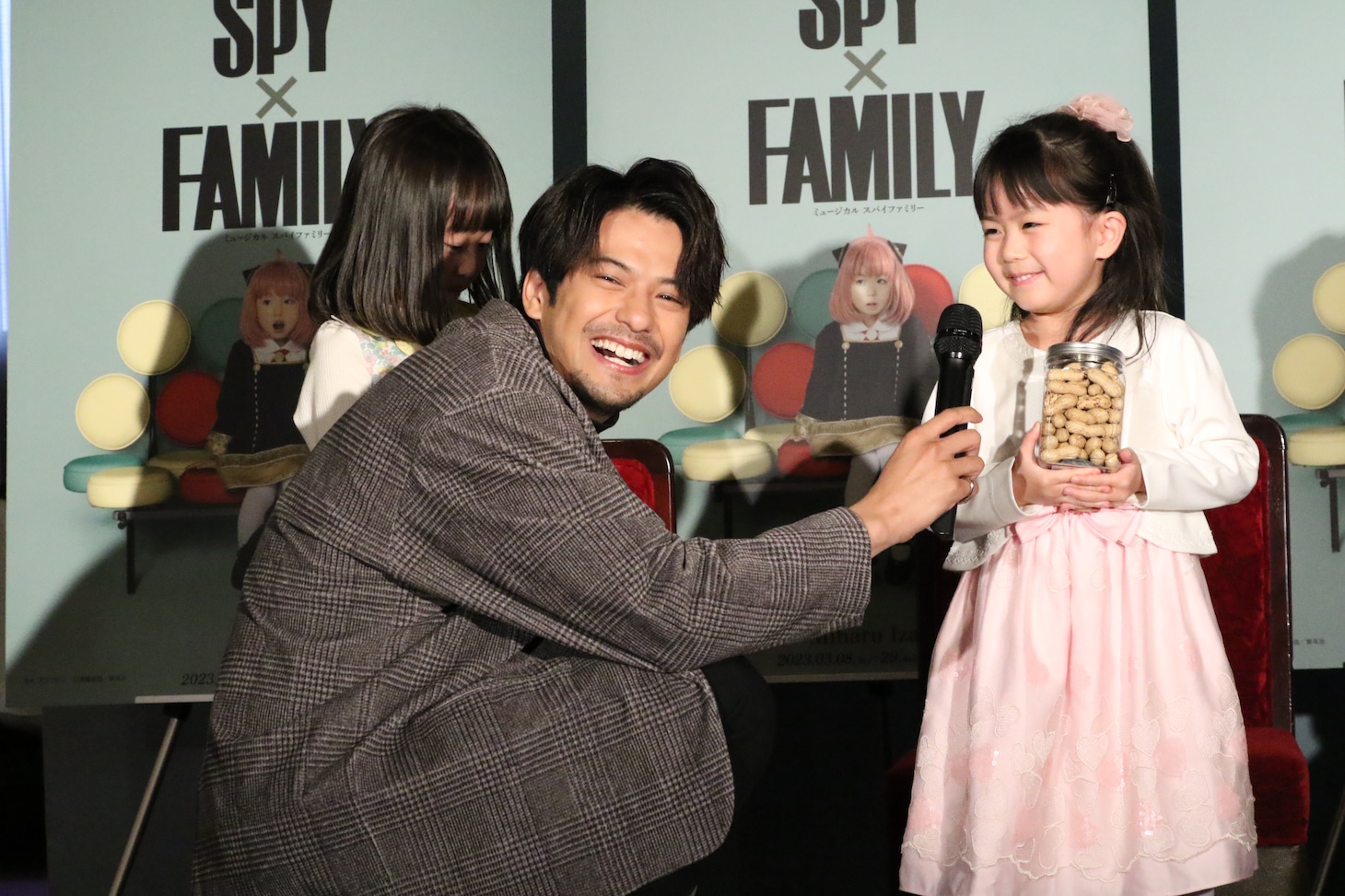 左から森崎ウィン、井澤美遥。