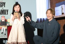 左から増田梨沙、鈴木拡樹。