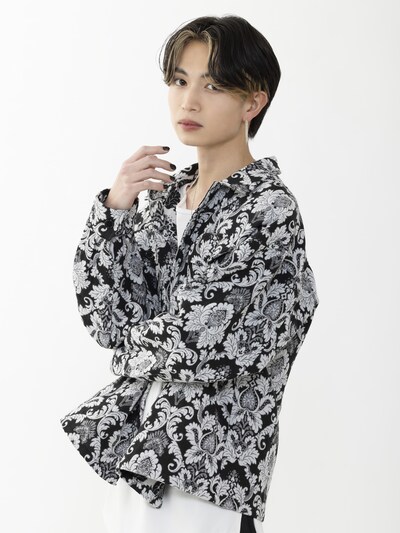 綱啓永扮するスミレ。