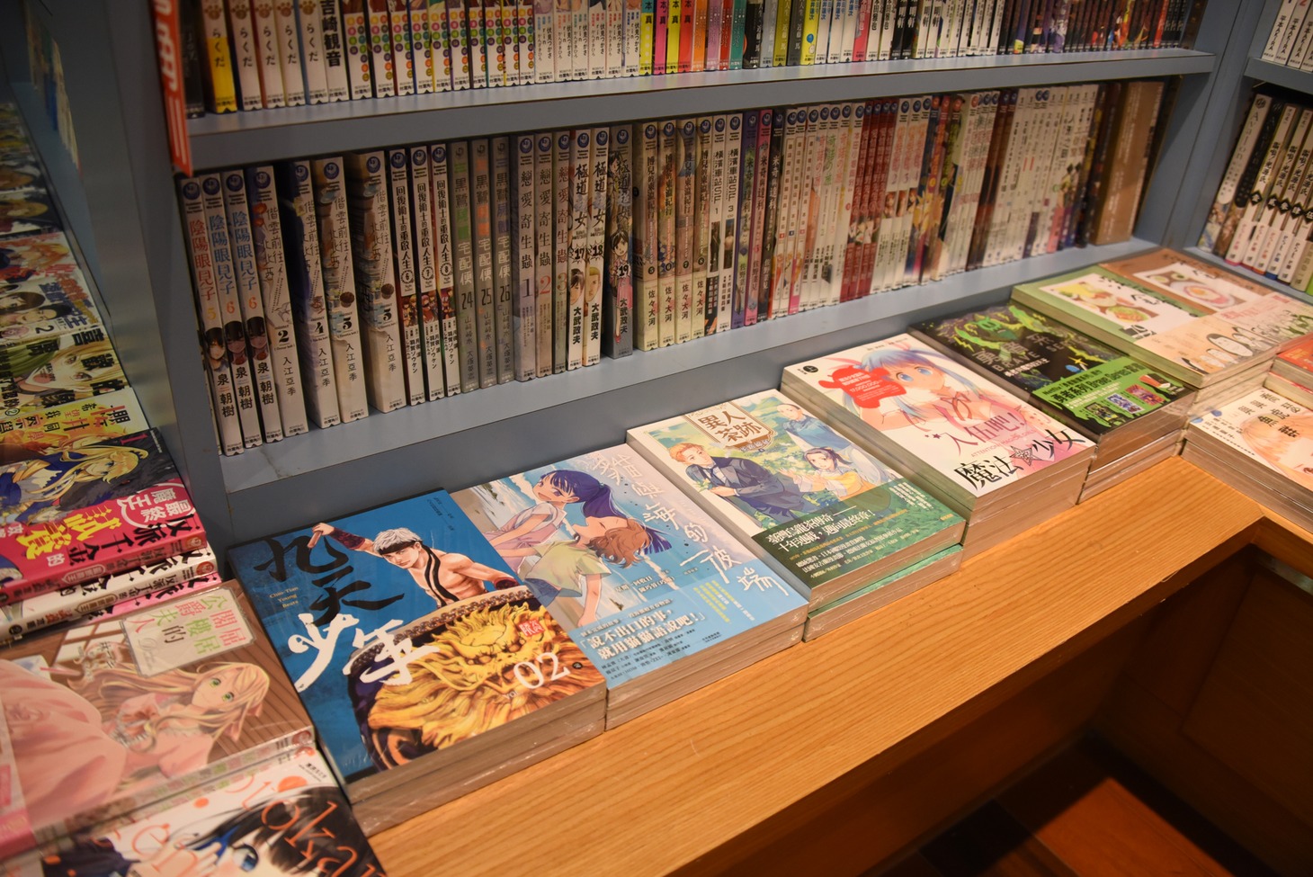 紀伊國屋書店台北微風店より。台湾コミックコーナーも充実。