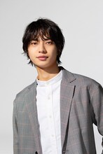 國神錬介役の松田昇大。