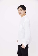 伊右衛門送人役の澤田拓郎。