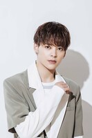 二子一揮役の坪倉康晴。