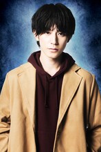 阿部快征演じる朝日。