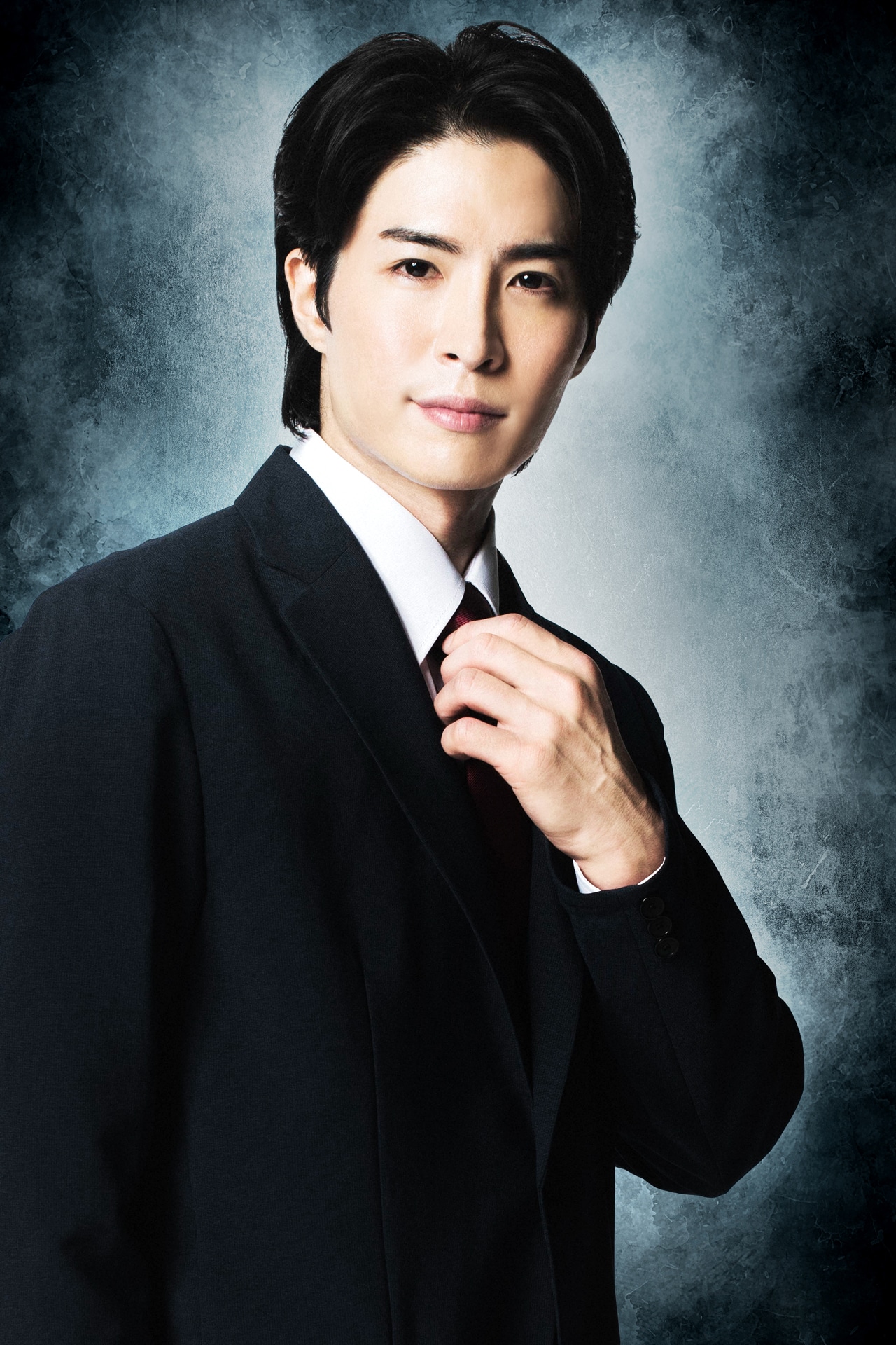上田一成演じる滋賀一真。