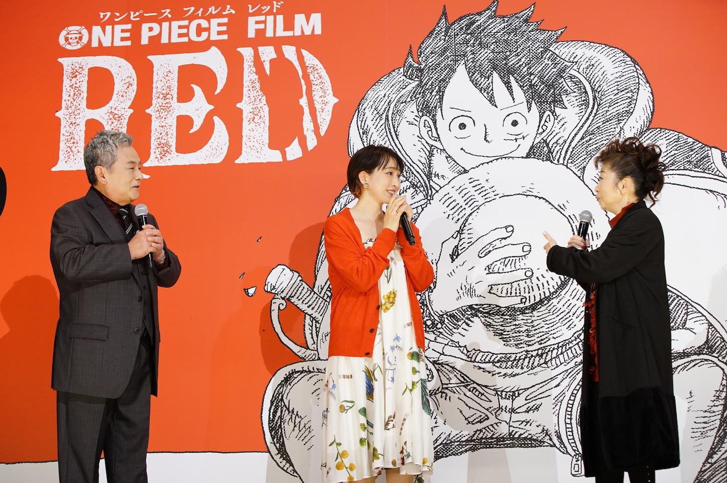 左から池田秀一、名塚佳織、田中真弓。