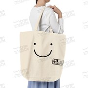 「緒山まひろ ラージトート」の使用イメージ。