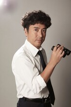 連続ドラマ W-30「ドラフトキング」より、ムロツヨシ演じる郷原眼力。