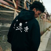 「Tokyo Revengers mastermind JAPAN パーカー 初代ロゴ柄」着用イメージ