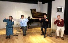 写真左から中島愛、May’n、河森正治、佐々木史朗。