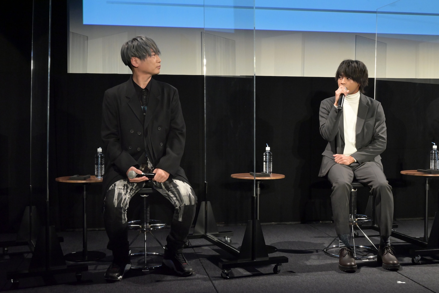 左から小西克幸、古屋亜南。