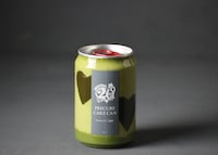 グリーンの「ふわ缶」（抹茶のクリームとおもち）。