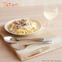 「ディナースプーン ニャンコ先生」「ディナーフォーク ニャンコ先生」の使用イメージ。