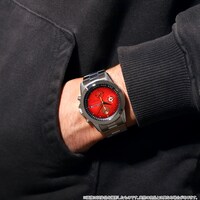 「トライガン・マキシマム TRIGUN MAXIMUM×セイコー腕時計」の使用イメージ。