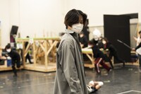 台「キングダム」の稽古場より、牧島輝。