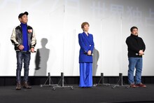 左から栗田貫一、戸田恵子、瀬下寛之監督。