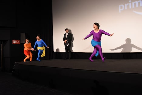 キャッツアイに扮して乱入する森三中。