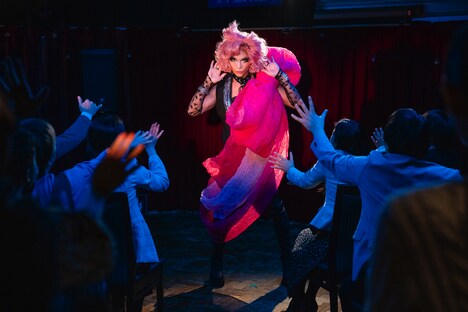 ドラマ「自由な女神 ―バックステージ・イン・ニューヨークー」より。