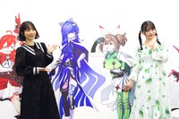 左から愛美、上坂すみれ。