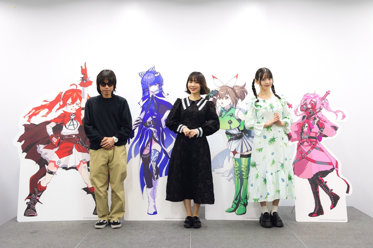 左からJUN INAGAWA、愛美、上坂すみれ。