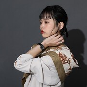 「深山霧島 モデル 腕時計」の着用例。