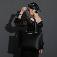 「鳥葦翔真 モデル トートバッグ」の着用例。