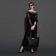 「鳥葦翔真 モデル トートバッグ」の着用例。