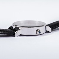 「鳥葦翔真 モデル 腕時計」