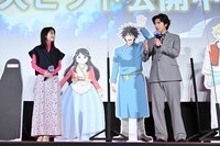 左から浜辺美波、賀来賢人。