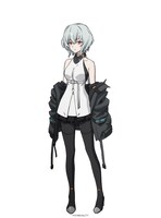 ノワール（CV：古賀葵）。永い眠りから覚めた、過去の記憶を失っているメイガス。ちゃんと服が着られなかったり、すぐにコケたりする「ポンコツ」の反面、なぜかクレイドルコフィンでの戦闘では非常に高い能力を発揮する。