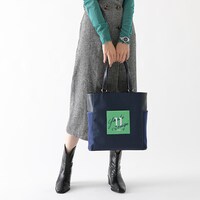 潔世一モデルのバッグ使用イメージ。