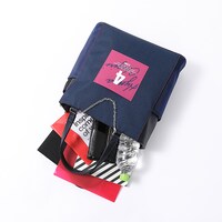 千切豹馬モデルのバッグ使用イメージ。