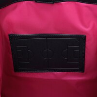 千切豹馬モデルのバッグ使用イメージ。