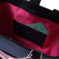 千切豹馬モデルのバッグ使用イメージ。