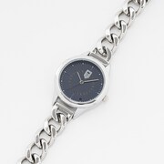 凪誠士郎モデルの腕時計。