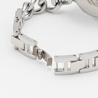 潔世一モデルの腕時計。