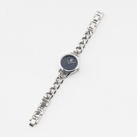 凪誠士郎モデルの腕時計。