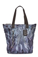 ロエベ×スタジオジブリ「ハウルの動く城」カプセルコレクションより。