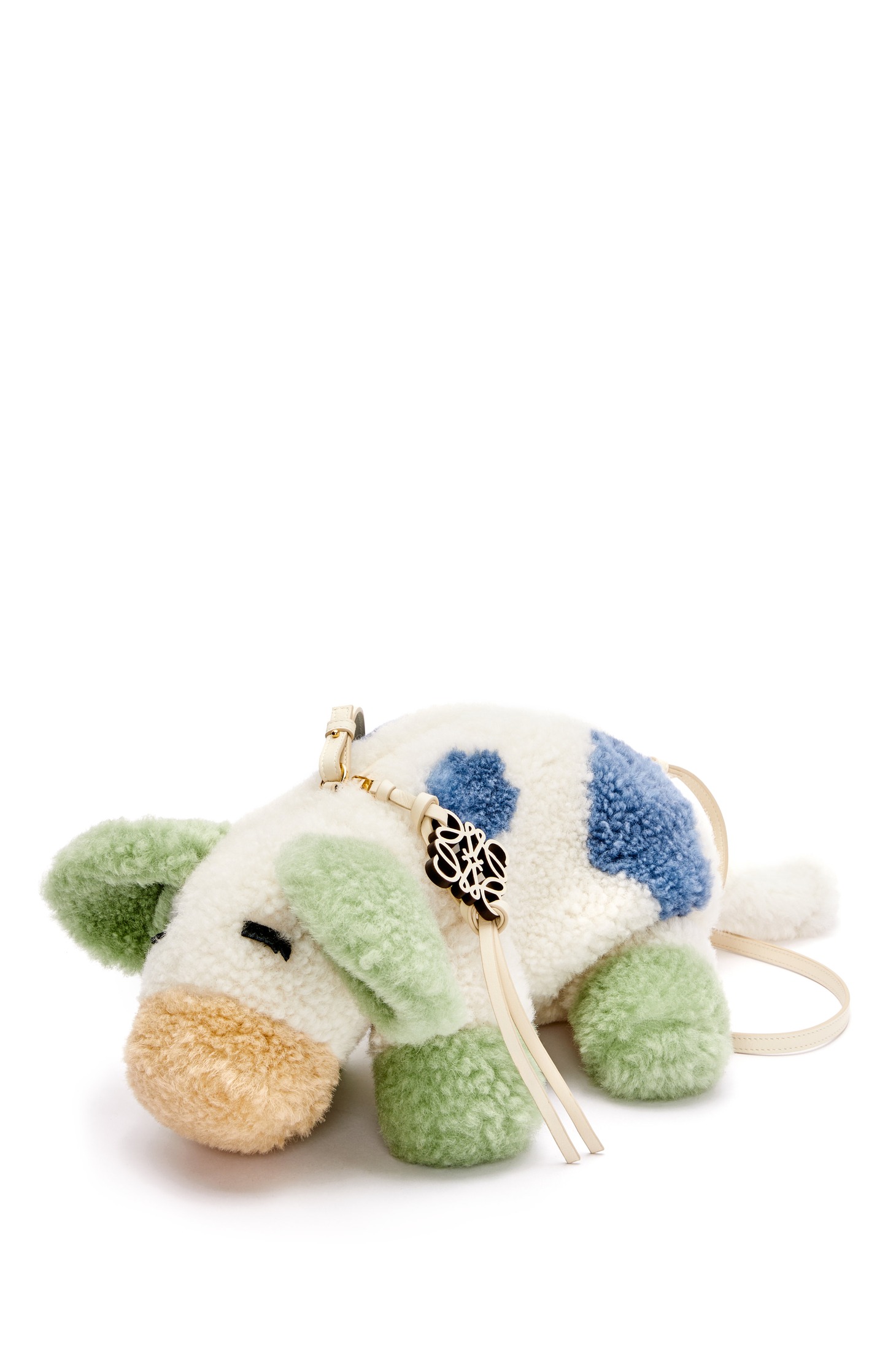 ロエベ×スタジオジブリ「ハウルの動く城」カプセルコレクションより。