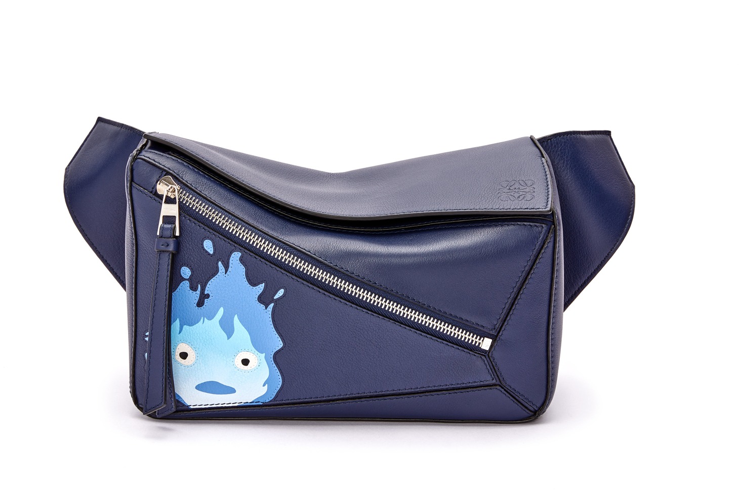 ロエベ×スタジオジブリ「ハウルの動く城」カプセルコレクションより。