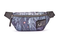 ロエベ×スタジオジブリ「ハウルの動く城」カプセルコレクションより。