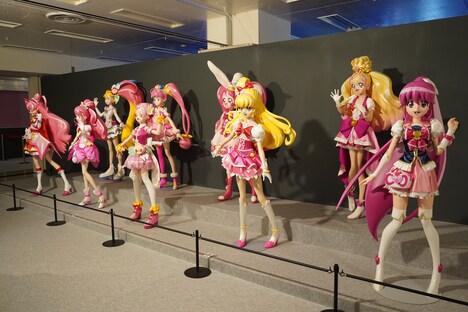 歴代の主人公の等身大フィギュア。