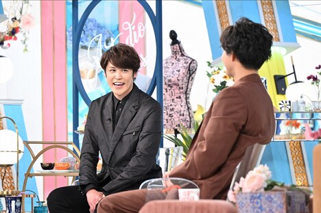 左から宮野真守、藤ヶ谷太輔。